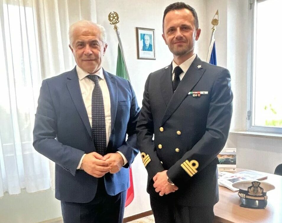 Il Prefetto D Alascio In Visita All Ufficio Circondariale Marittimo