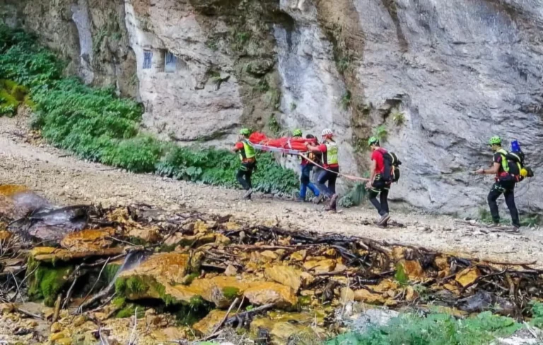 Cade mentre passeggia sulla Gola dell’Infernaccio: paura per un escursionista