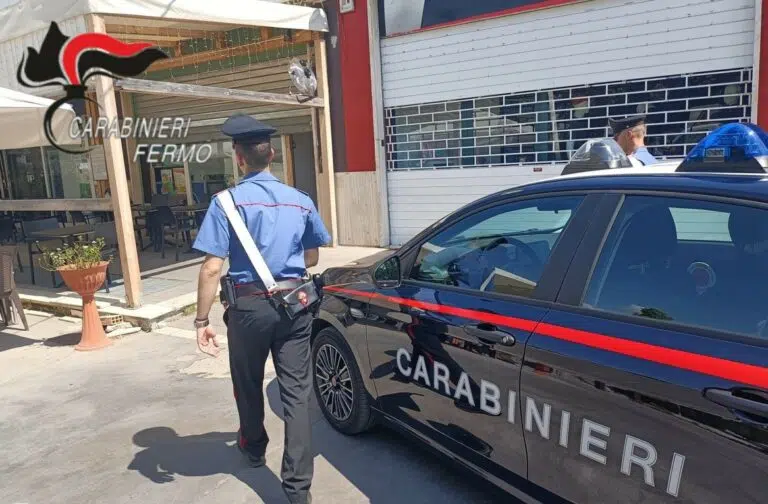 Furti da Ovs e in un negozio di caffè, i carabinieri individuano i ladri e recuperano la refurtiva