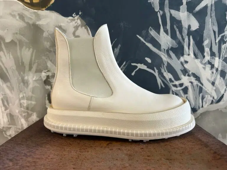 Presentato a Milano ‘Float Boot’, lo stivale futuristico progettato tra il Fermano e il Maceratese