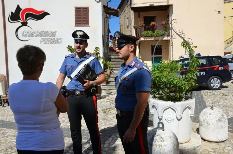 Si fingono impiegati di Poste Italiane e INPS: denunciate 6 persone nel fermano