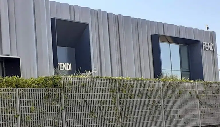 Furto allo stabilimento Fendi: chiodi sull’asfalto e strade sbarrate per favorire la fuga