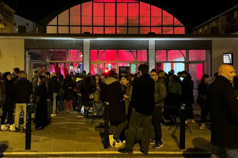 Gli “Aperitivi in festa” riempiono il mercato coperto di Porto San Giorgio